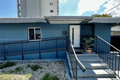 2210 NW 4th Ter 1