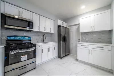 425 NW 14th Way 1