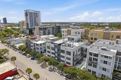 425 N Andrews Ave #202 1