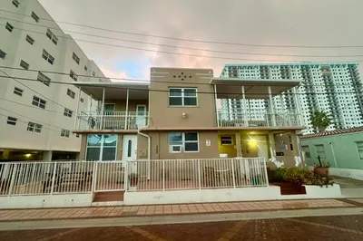 300 Georgia Street #1-5 1