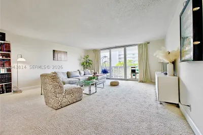 400 NE 12th Ave #306 1