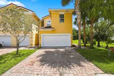 813 Pipers Cay Drive 1
