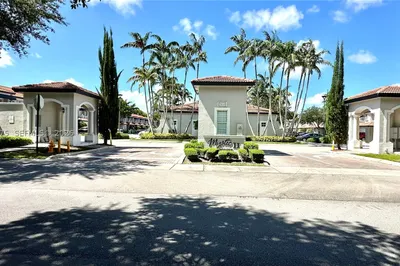 8102 SW 118th Pl #8102 1