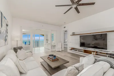 30 Harbour Isle Drive W #204 1