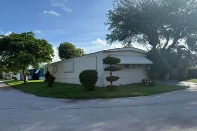 1817 Dolphin Place 1