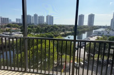 3475 N Country Club Dr #816 1