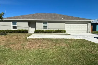 2231 SE Mariposa Avenue 1