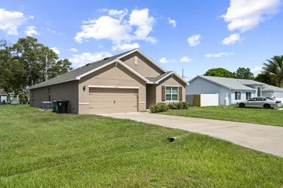 2538 SE Rock Springs Drive 1