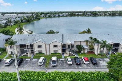 889 Hamilton Dr #889E 1