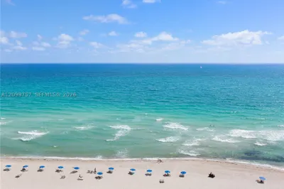 5555 Collins Ave #17J 1