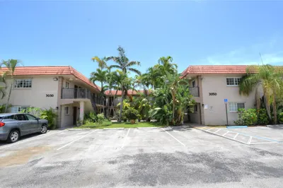 3050 NE 5th Ter #10 1