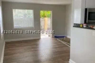 35 NE 13th St #1 1