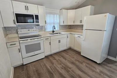 425 Ardmore Road #3 1