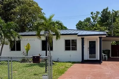 330 W 40th Pl 1