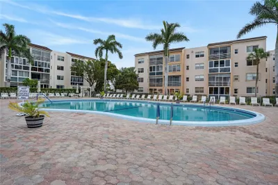 2821 Somerset Dr #317 1