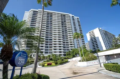 2500 Parkview Dr #2020 1