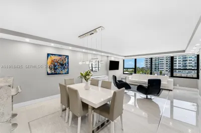 5225 Collins Ave #603 1