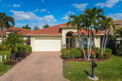 844 SW Pebble Lane 1