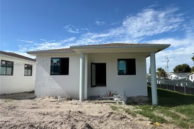 344 NW 11th St 1