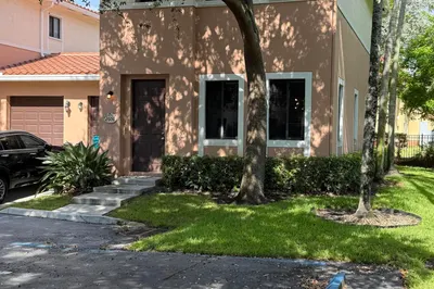 2600 Venetian Drive 1
