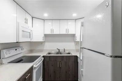 401 NW 34 Street #85-202 1