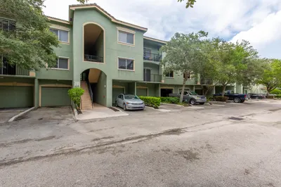 350 Crestwood Circle #203 1