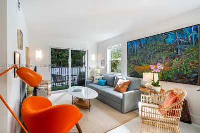 61 Collins Ave #304 1