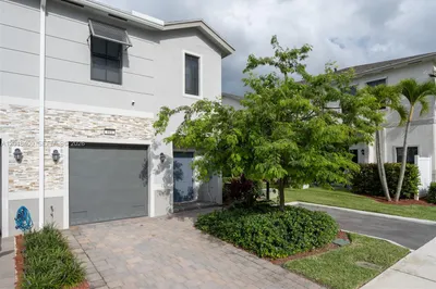 844 NW 3rd Way #844 1