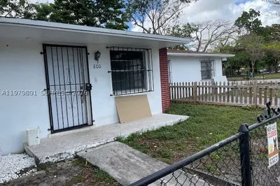 800 NW 29th Ter 1
