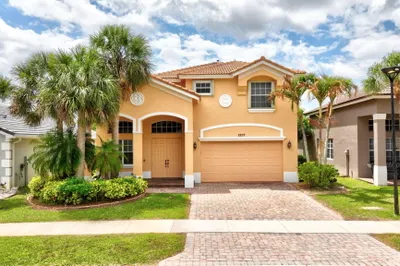 2237 SW Newport Isles Boulevard 1