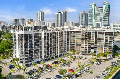 200 Leslie Dr #930 1