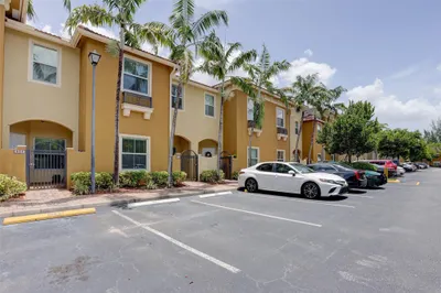 2851 W Prospect Road #305 1