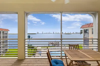 105 Paradise Harbour Boulevard #501 1