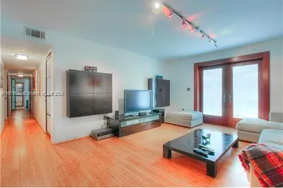 201 Jefferson Ave #4D 1