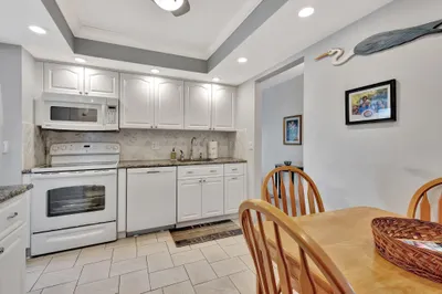 3186 Via Poinciana #409 1