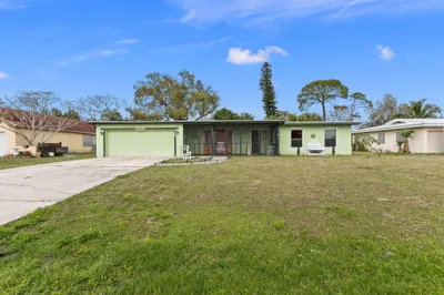 409 SE Tranquilla Avenue 1