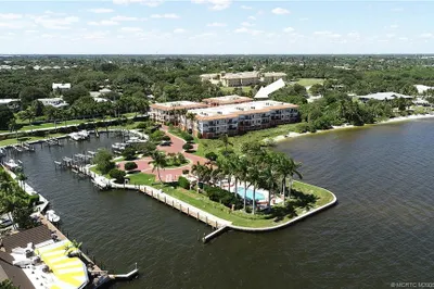 1532 NE Outrigger Landings Drive 1
