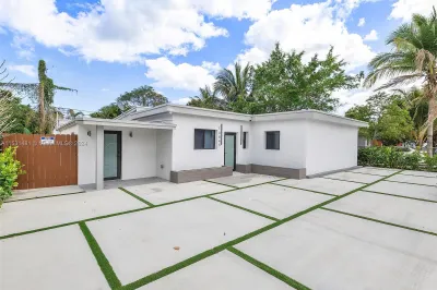 10845 NW 2nd Ct 1