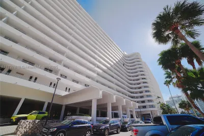 5555 Collins Ave #6L 1