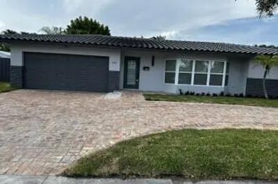 2521 NE 45th Street 1
