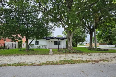 700 NE 7th St 1