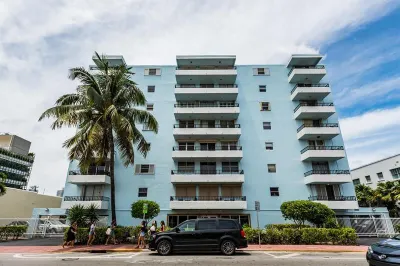 720 Collins Avenue #208 1