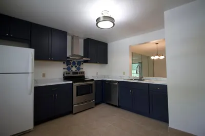 105 Lakeview Drive E 1