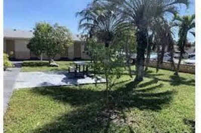 7511 Venetian Street #4 1