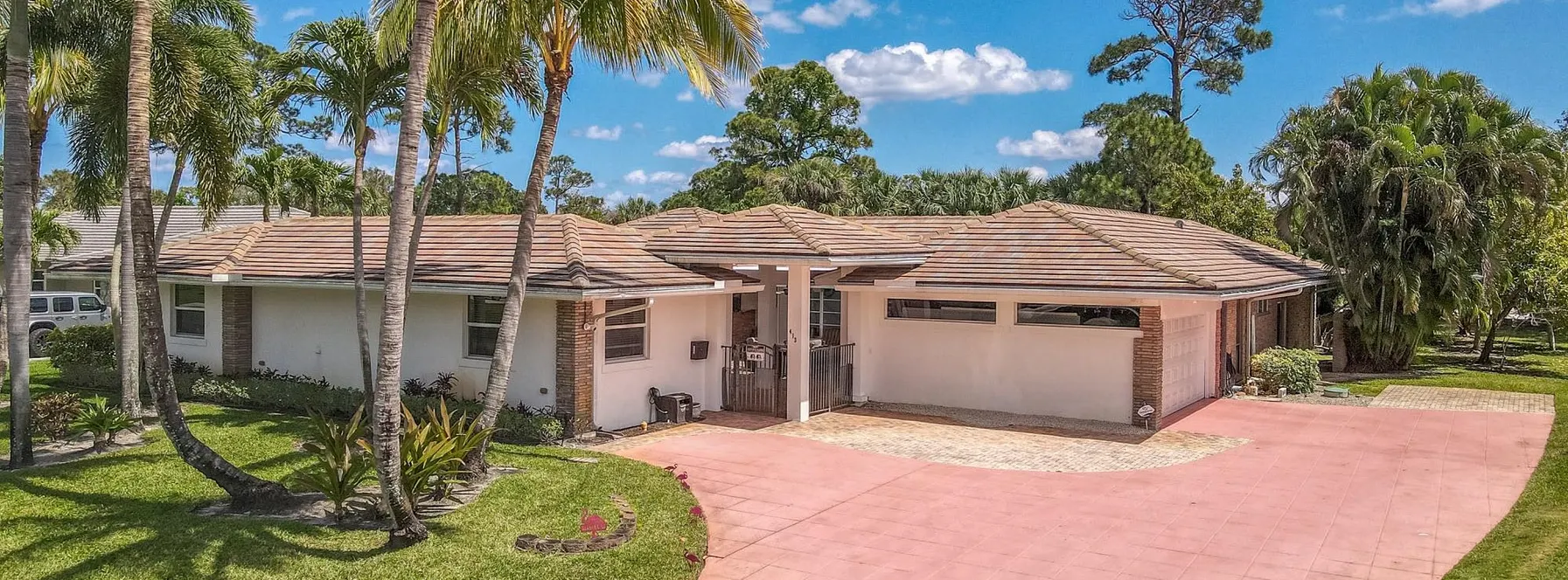 Just Listed | 413 N Country Club Drive