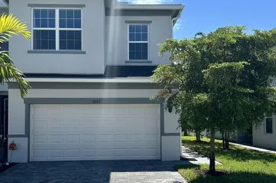 1822 SE Ocean Cove Way #015 1