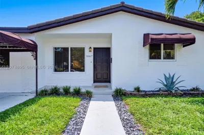 1667 SW 10th St 1