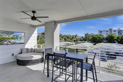 51 SE 19th Avenue #303 1