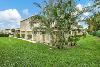 1558 Shaker Circle 1