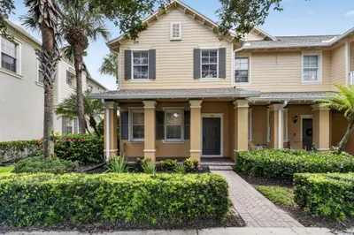 158 W Thatch Palm Circle 1